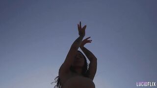 LucidFlix Honey Gold