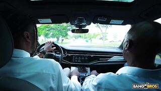 AssParade Elana Bunnz Hoe Goes The Neighborhood