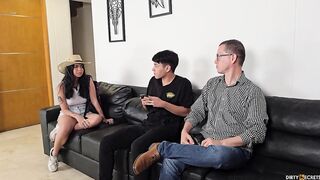 I SHARE BED WITH NAIVE FOREIGN COLLEGE GIRL APRIL ADDAMS