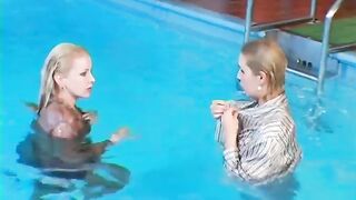 Lesbian fantasy in the pool
