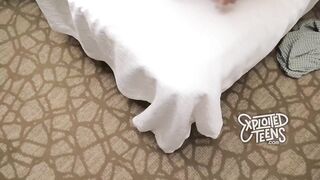 Watch this amateur college girl in yoga pants eat ass and drink cum