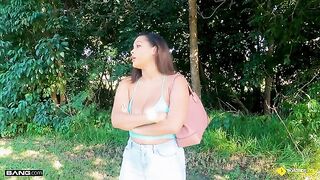 Ashlyn Peaks Lets The Roadside Guy Titty Fuck Her In Exchange For A Tow