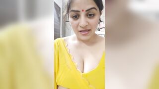 Instagram Influencer Vandana Pathak Live Showing Pink Bra Strap