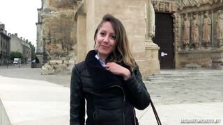 Emmanuelle, 28 Ans, Veut Son Plan à Trois