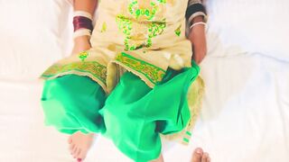 Ghar par koye nahin hai chalo step sister hum sex karate hain mujhe kandom pasand nahin hai sautele bahan please apne kapade kholo