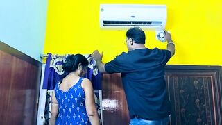 AC mechanic ne hot bhabhi ka chut chatke chut fuck kiya or bhabhi ka mal nikala(guder ros chata)