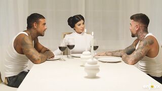 Sara Retali - Princess Leia Seduces Two Rebels