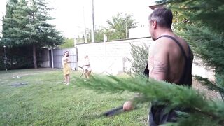 A daring gardener pesters the daughters of the house owner.