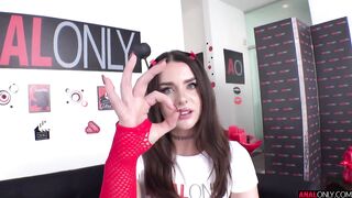 Maddie Wants Her Ass Stretched - Maddie Wren